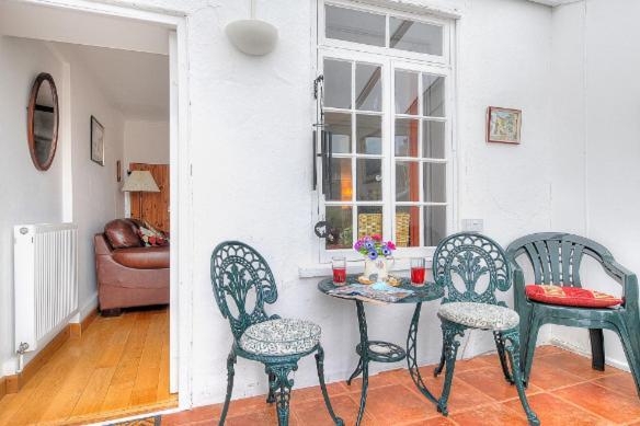 Windwhistle Villa Lyme Regis Bagian luar foto